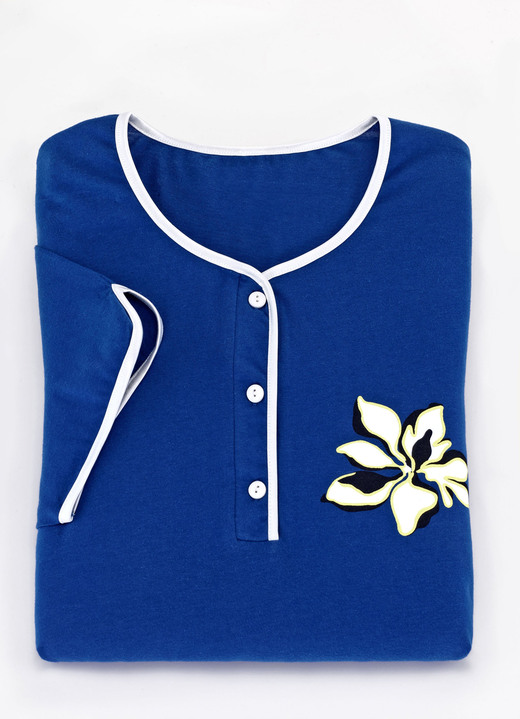 Kurzarm - Zweierpack Nachthemden, wadenlang und mit Knopfleiste , in Größe 038 bis 056, in Farbe 1X ROYALBLAU, 1X WEISS-ROYAL-BUNT Ansicht 2