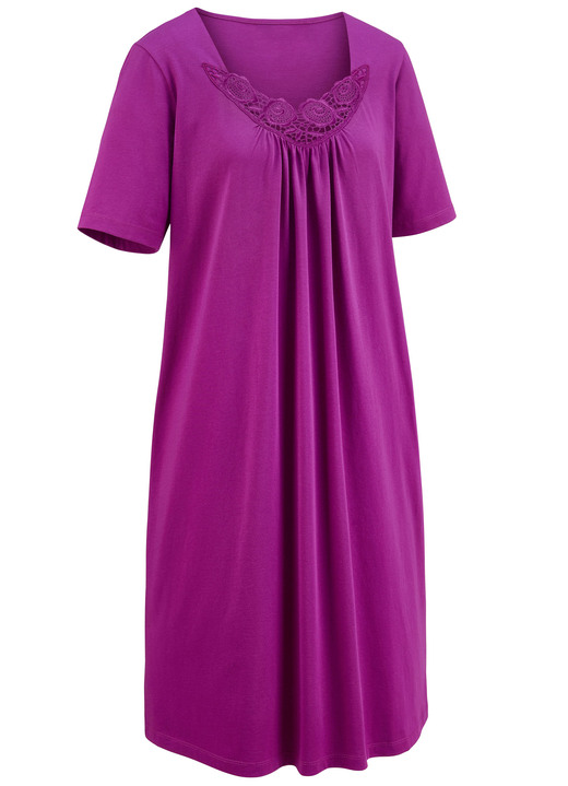Kurzarm - Nachthemd, wadenlang mit hübscher Stickereispitze  Ansicht 3 Kurzarm - Nachthemd, wadenlang mit hübscher Stickereispitze , in Größe 038 bis 058, in Farbe BEERE Ansicht 3