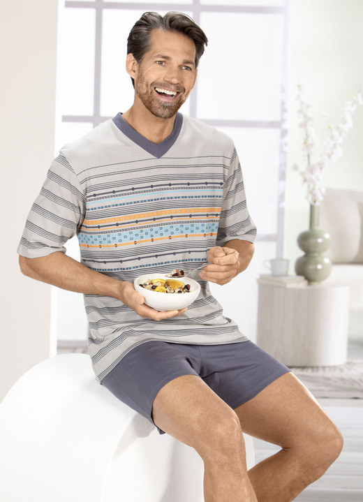 Schlafanzüge - Set: Schlafanzug und Shorty mit V-Ausschnitt, in Größe 046 bis 062, in Farbe GRAU-BUNT Ansicht 1