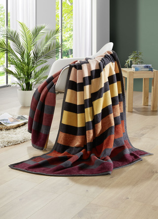 Wohndecke mit Veloursbandeinfassung