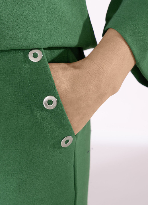 Hosenanzüge & Kostüme - Set, 2-teilig mit dekorativen Nieten , in Größe 036 bis 052, in Farbe GRÜN Ansicht 2