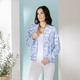 Langarm - Blusenjacke mit gesmokten Abschlüssen – Farbe BLAU-ECRU-ROYALBLAU – Ansicht 2 Langarm - Blusenjacke mit gesmokten Abschlüssen, in Größe 036 bis 052, in Farbe BLAU-ECRU-ROYALBLAU – Farbe BLAU-ECRU-ROYALBLAU – Ansicht 2