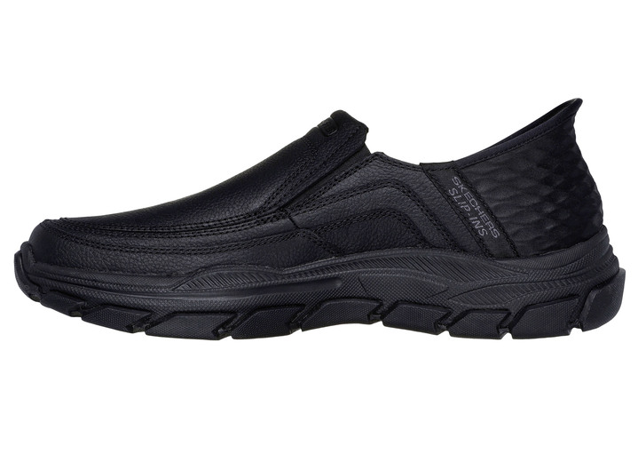 Slipper & Schnürschuhe - SKECHERS, bequeme Herren-Slipper, mit geformter Slip-Ins Fersenplatte, in Größe 040 bis 046, in Farbe SCHWARZ Ansicht 5