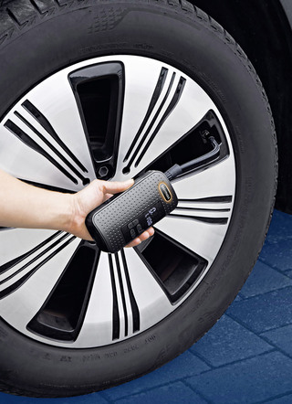 Garten - EASYmaxx Akku-Handkompressor mit LED-Beleuchtung, in Farbe SCHWARZ