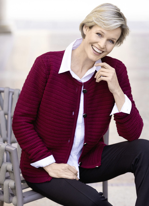 Strickjacken - Strickjacke mit Struktur allover Strickjacken - Strickjacke mit Struktur allover, in Größe 038 bis 054, in Farbe BORDEAUX