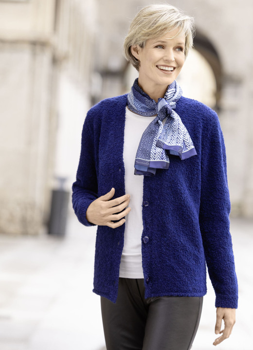 Strickjacken - Strickjacke in flauschiger Boucléqualität, in Größe 036 bis 052, in Farbe NACHTBLAU Ansicht 2