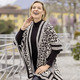 Strickwesten - Poncho in Jacquard-Dessin, in Größe 1(36-42) bis 3(50-54), in Farbe SCHWARZ-ECRU – Farbe SCHWARZ-ECRU – Ansicht 3