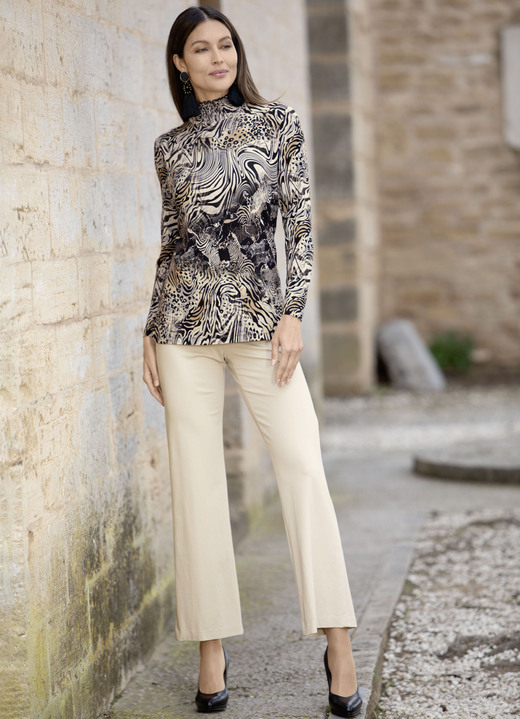 Langarm - Shirt mit gesmoktem Stehkragen, in Größe 036 bis 052, in Farbe SCHWARZ-ECRU-CAMEL Ansicht 2