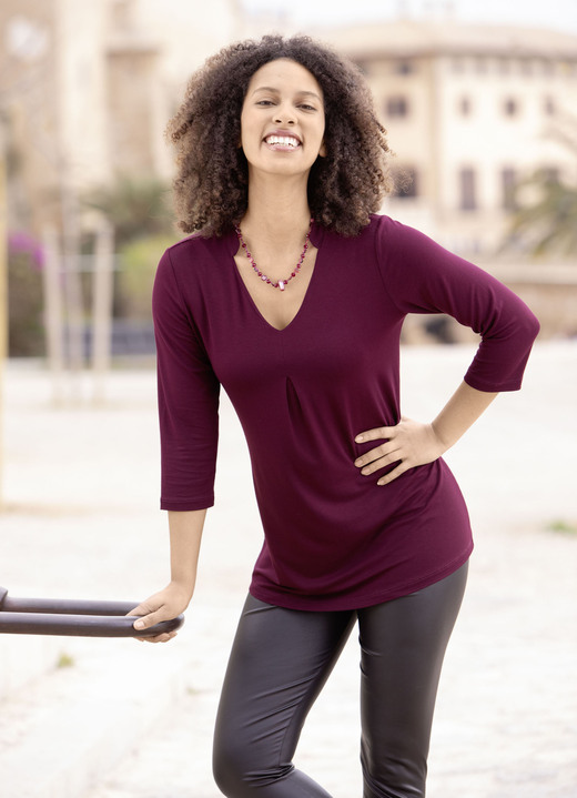 Tuniken - Shirt-Tunika mit V-Ausschnitt, in Größe 036 bis 054, in Farbe BORDEAUX Ansicht 2