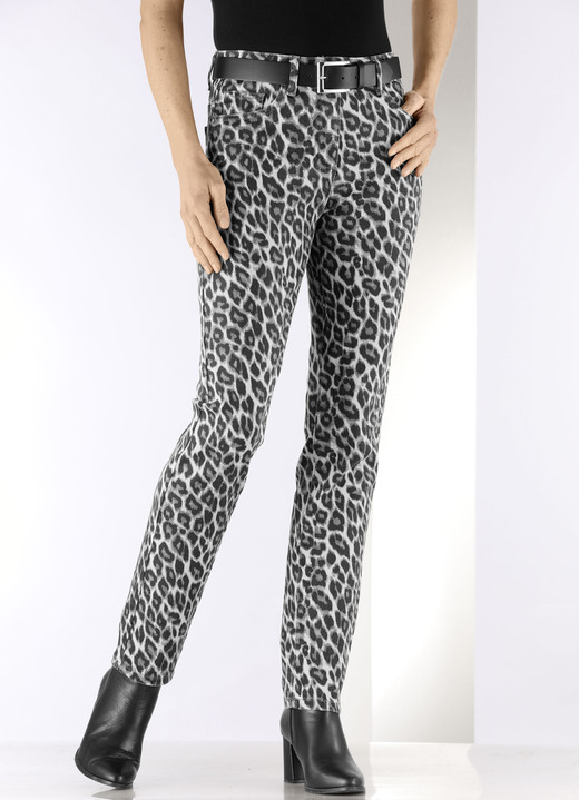 Hosen mit Knopf- und Reißverschluss - Hose in angesagter Leo-Dessinierung, in Größe 017 bis 050, in Farbe BEIGE-SCHWARZ-BRAUN Ansicht 7