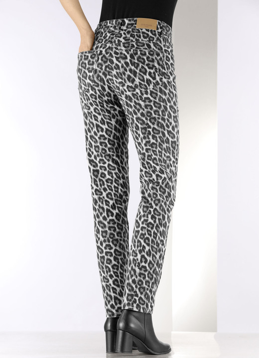 Hosen mit Knopf- und Reißverschluss - Hose in angesagter Leo-Dessinierung, in Größe 017 bis 050, in Farbe BEIGE-SCHWARZ-BRAUN Ansicht 8