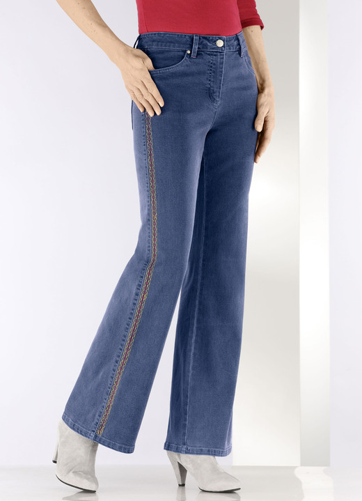 Hosen mit Knopf- und Reißverschluss - Jeans mit Ziersteppungen im Ethno-Stil Ansicht 3 Hosen mit Knopf- und Reißverschluss - Jeans mit Ziersteppungen im Ethno-Stil, in Größe 017 bis 050, in Farbe JEANSBLAU Ansicht 3