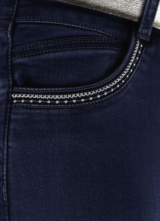 Hosen mit Knopf- und Reißverschluss - Jeans in 5-Pocket-Form, in Größe 018 bis 052, in Farbe JEANSBLAU Ansicht 6