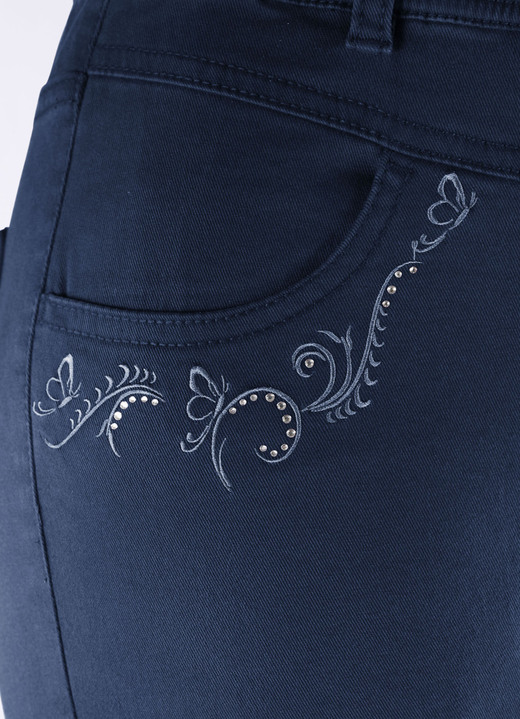 Hosen in Schlupfform - Hose mit funkelnden Glitzersteinchen, in Größe 018 bis 052, in Farbe HELLBLAU Ansicht 24