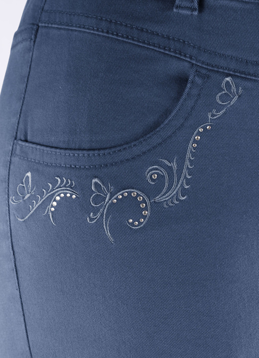 Hosen in Schlupfform - Hose mit funkelnden Glitzersteinchen, in Größe 018 bis 052, in Farbe HELLBLAU Ansicht 20