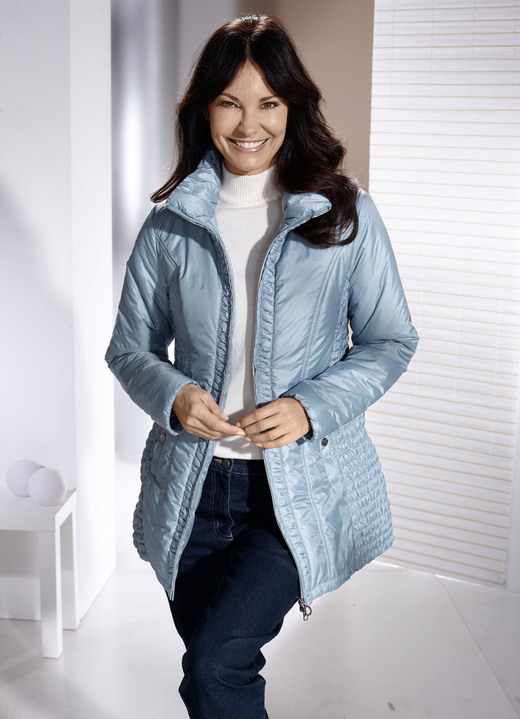 Winterjacken - Jacke mit Smokeinsätzen, in Größe 036 bis 052, in Farbe EISBLAU Ansicht 3