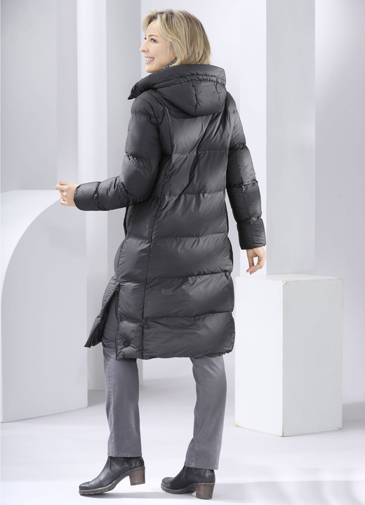 Lang - Funktionsmantel mit fester Kapuze Ansicht 2 Lang - Funktionsmantel mit fester Kapuze, in Größe 034 bis 050, in Farbe SCHWARZ Ansicht 2