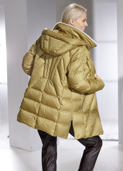 Daunenjacken - Daunenjacke mit abnehmbarer Kapuze, in Größe 036 bis 052, in Farbe NAVY Ansicht 4