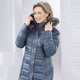 Winterjacken - Jacke mit figurfreundlicher Längssteppung seitlich – Farbe PFAUENGRÜN – Ansicht 1 Winterjacken - Jacke mit figurfreundlicher Längssteppung seitlich, in Größe 038 bis 054, in Farbe PFAUENGRÜN – Farbe PFAUENGRÜN – Ansicht 1