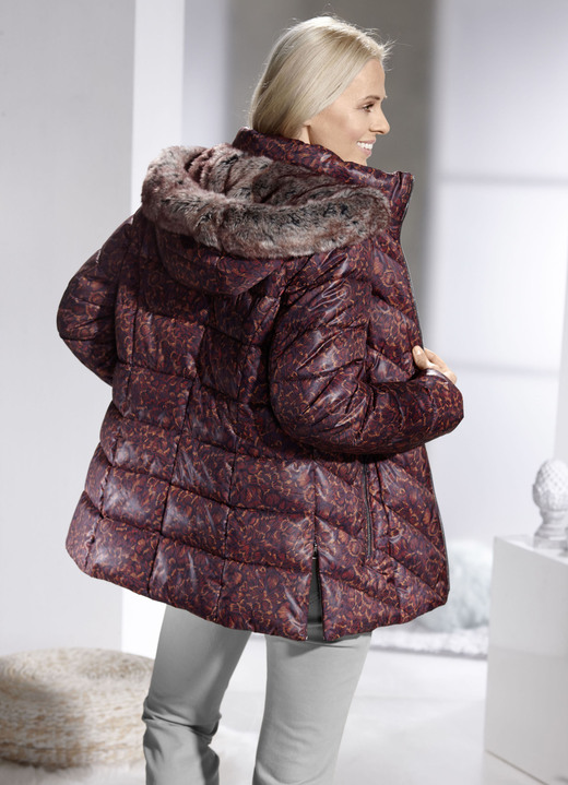 Winterjacken - Jacke mit Kunstpelz-Innenausstattung in der Kapuze, in Größe 036 bis 052, in Farbe AUBERGINE-BUNT Ansicht 2