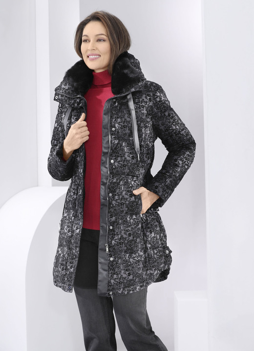 Winterjacken - Jacke mit Gürtel, in Größe 034 bis 052, in Farbe SCHWARZ Ansicht 4