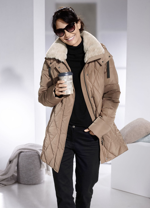 Winterjacken - Jacke mit Kunstpelz-Besatz am Kragen, in Größe 038 bis 052, in Farbe HASELNUSS Ansicht 2