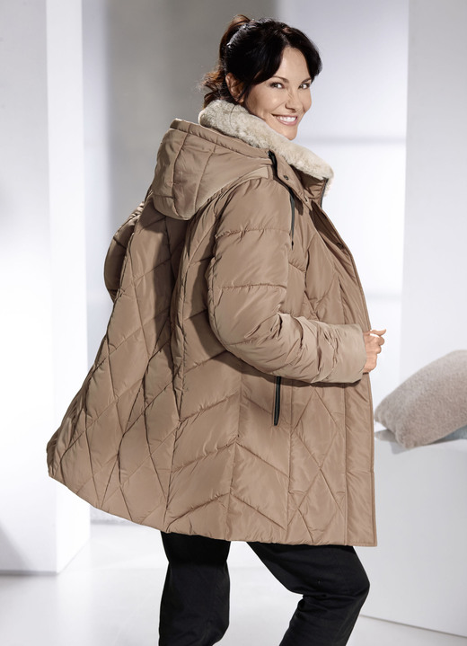 Winterjacken - Jacke mit Kunstpelz-Besatz am Kragen, in Größe 038 bis 052, in Farbe HASELNUSS Ansicht 3