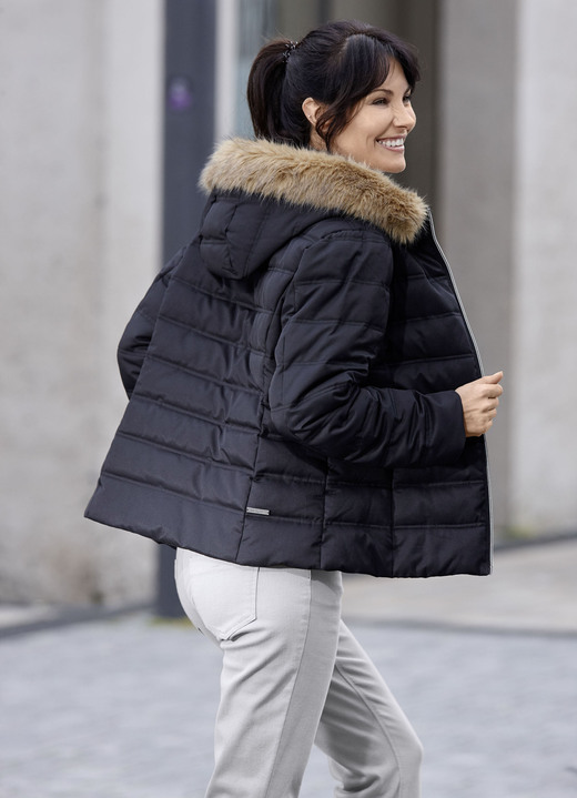 Winterjacken - Kurzjacke mit abnehmbarem Kunstpelz-Besatz, in Größe 036 bis 050, in Farbe SCHWARZ Ansicht 2