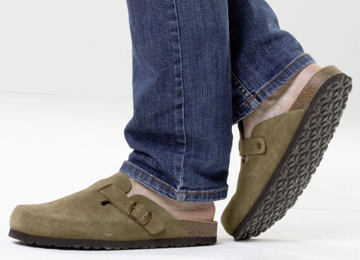 Sandalen & Pantoletten - Klassische Herren-Clogs, mit verstellbarer Spange, in Größe 039 bis 046, in Farbe SAND Ansicht 7