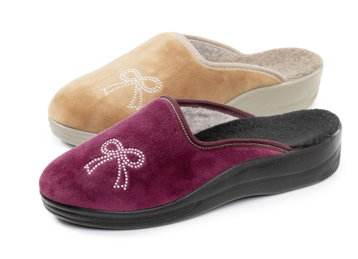 Hausschuhe - Zweierpack, klassische Damen-Hausschuhe, Weite G, mit funkelnden Glitzersteinchen, in Größe 036 bis 041, in Farbe 1X BORDEAUX, 1X CAMEL Ansicht 1