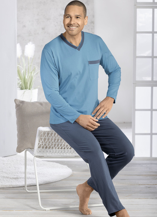 Schlafanzüge - Zweierpack Schlafanzüge mit V-Ausschnitt und offenen Abschlüssen , in Größe 046 bis 062, in Farbe 1X LAGUNE-RAUCHBLAU, 1X WACHOLDER-PETROL Ansicht 2
