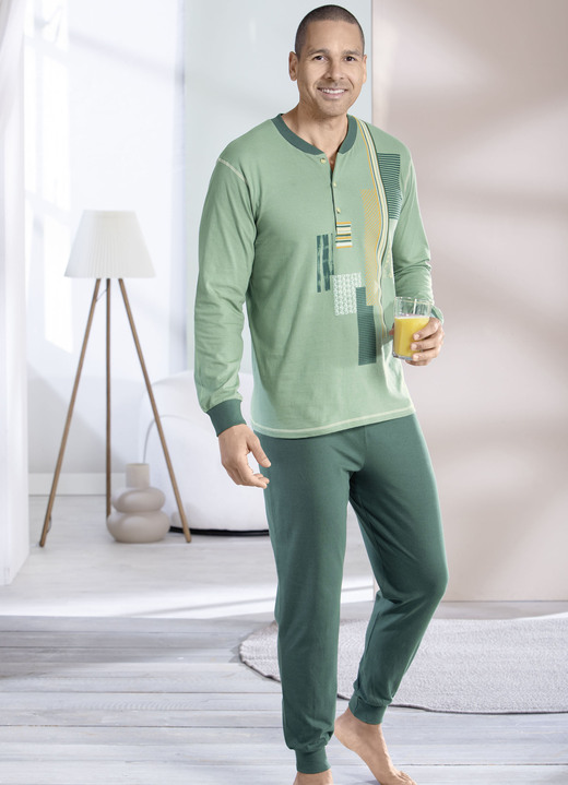 Schlafanzüge - Schlafanzug mit Knopfleiste und Bündchenabschlüssen, in Größe 046 bis 066, in Farbe JADEGRÜN-TANNE-BUNT Ansicht 4