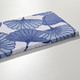 Badgarnituren - Badgarnitur mit Ginkgoblätter-Motiv, in Größe 100 (Vorleger halbrund, 50/ 80 cm) bis 112 (WC-Deckelbezug, 47/ 50 cm), in Farbe BLAU – Farbe BLAU – Ansicht 3