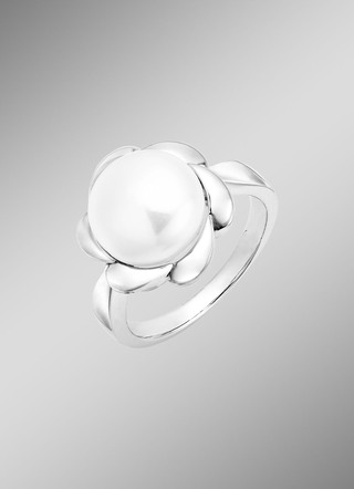 Ein blühender Blickfang – Damenring aus Silber mit Blumendesign