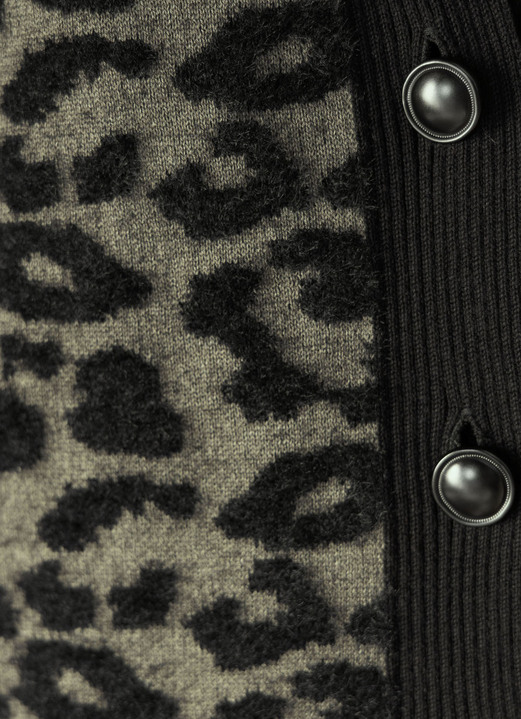 Strickjacken - Strickjacke mit hochwertigem haarigem Effektgarn, in Größe L(44/46) bis XXL(52/54), in Farbe OLIV-SCHWARZ Ansicht 2