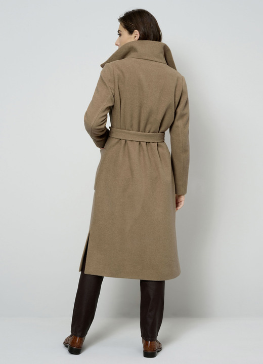 Jacken & Mäntel - Mantel mit großen Taschen, in Größe 020 bis 052, in Farbe CAMEL Ansicht 2