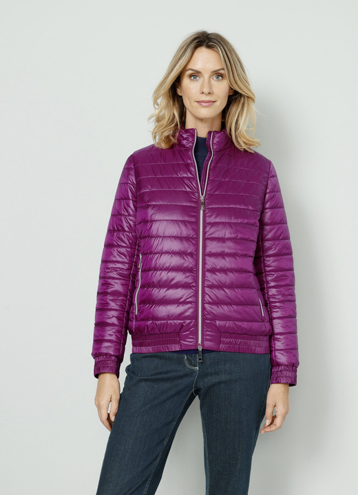 Jacken & Mäntel - Steppjacke mit Reißverschlusstaschen, in Größe 038 bis 052, in Farbe MAGENTA Ansicht 1