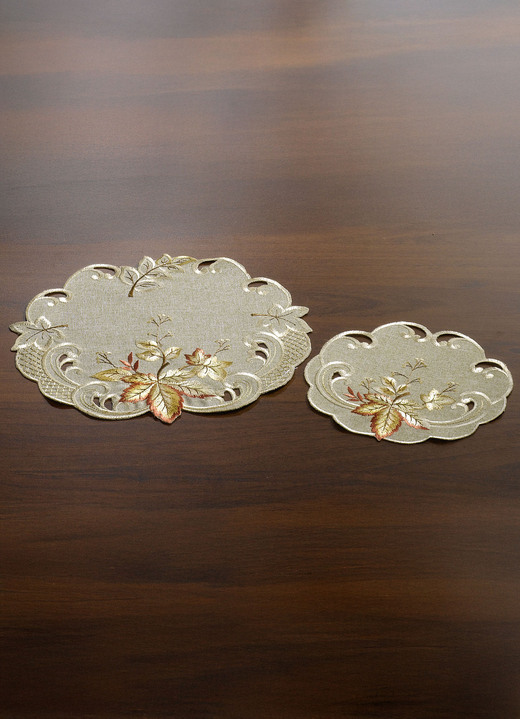 Heimtextilien - Filigran gearbeitete Tisch- und Raumdekoration, in Größe 101 (Läufer oval, 30x 70 cm) bis 404 (Kissenbezug, 40x 40 cm), in Farbe ECRU Ansicht 5