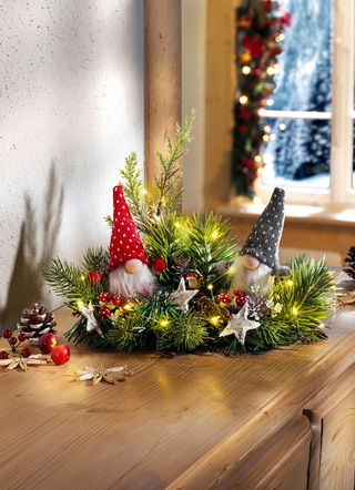 Weihnachtliche Dekorationen - Beleuchtetes Gesteck, batteriebetrieben, in Farbe GRÜN