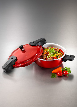 Töpfe & Pfannen - Schnellkochtopf mit hochwertiger Keramikbeschichtung – Farbe ROT – Ansicht  Töpfe & Pfannen - Schnellkochtopf mit hochwertiger Keramikbeschichtung, in Farbe ROT – Farbe ROT – Ansicht