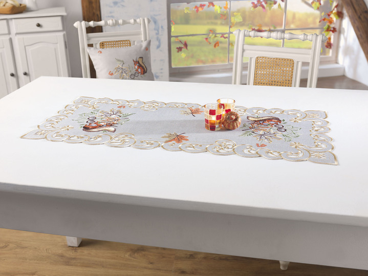 Heimtextilien - Aufwendig gearbeitete Tisch- und Raumdekoration, in Größe 101 (Deckchen, 35x 50 cm) bis 404 (Kissenbezug, 40x 40 cm), in Farbe GRAU Ansicht 2