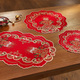 Heimtextilien - Aufwendig gestaltete Tisch- und Raumdekoration, in Größe 101 (Deckchen oval, 35x 50 cm) bis 404 (Kissenbezug, 40x 40 cm), in Farbe ROT