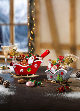 Weihnachts-Schlitten mit Weihnachtsleckereien