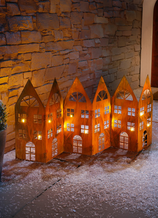 Garten - Häuser-Silhouette in Rostoptik mit integrierter Lichterkette, in Farbe ROST