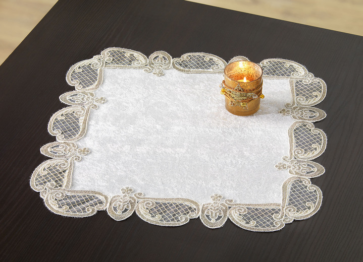 - Tischdecke oder Kissenbezug mit filigran gearbeiteten Motiven, in Größe 135 (Tischdecke, 110x160 cm) bis 404 (Kissenbezug, 40x 40 cm), in Farbe CREME Ansicht 3
