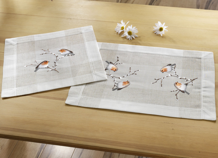 Heimtextilien - Tisch- und Raumdekoration mit Rotkehlchen-Motiv, in Größe 102 (Läufer, 40x 85 cm) bis 404 (Kissenbezug, 40x 40 cm), in Farbe SEKT-BUNT Ansicht 3