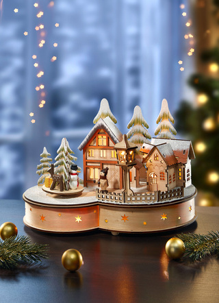 - Beleuchtete Winterszene aus Holz, in Farbe NATUR