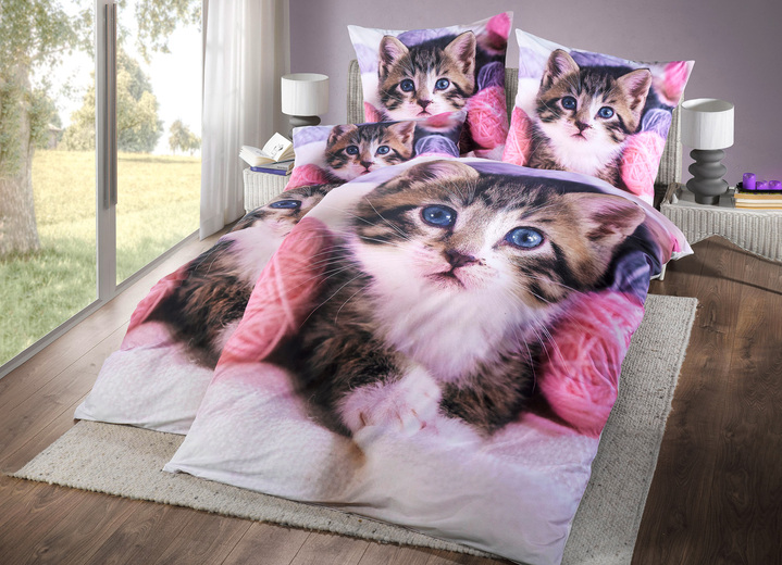 Bettwäschegarnituren - Digital bedruckte Bettwäsche-Garnitur mit Katzen-Motiv, in Größe 111 (40x80 cm + 135x200 cm) bis 115 (80x80 cm + 155x220 cm), in Farbe WEISS Ansicht 1