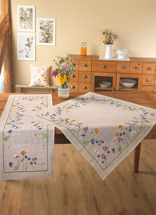 Heimtextilien - Schön bestickte Tisch- und Raumdekoration Ansicht 5 Heimtextilien - Schön bestickte Tisch- und Raumdekoration, in Größe 101 (Deckchen, 35x 50 cm) bis 404 (Kissenbezug, 40x 40 cm), in Farbe SEKT-BUNT Ansicht 5