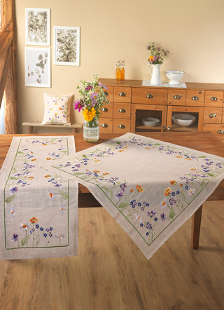 Schön bestickte Tisch- und Raumdekoration